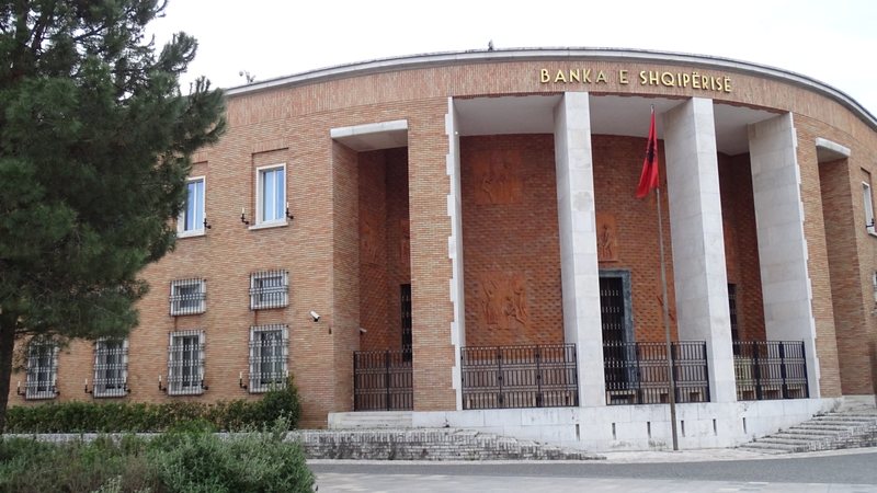 Banka e Shqipërisë: Bizneset më shumë kredi për investime